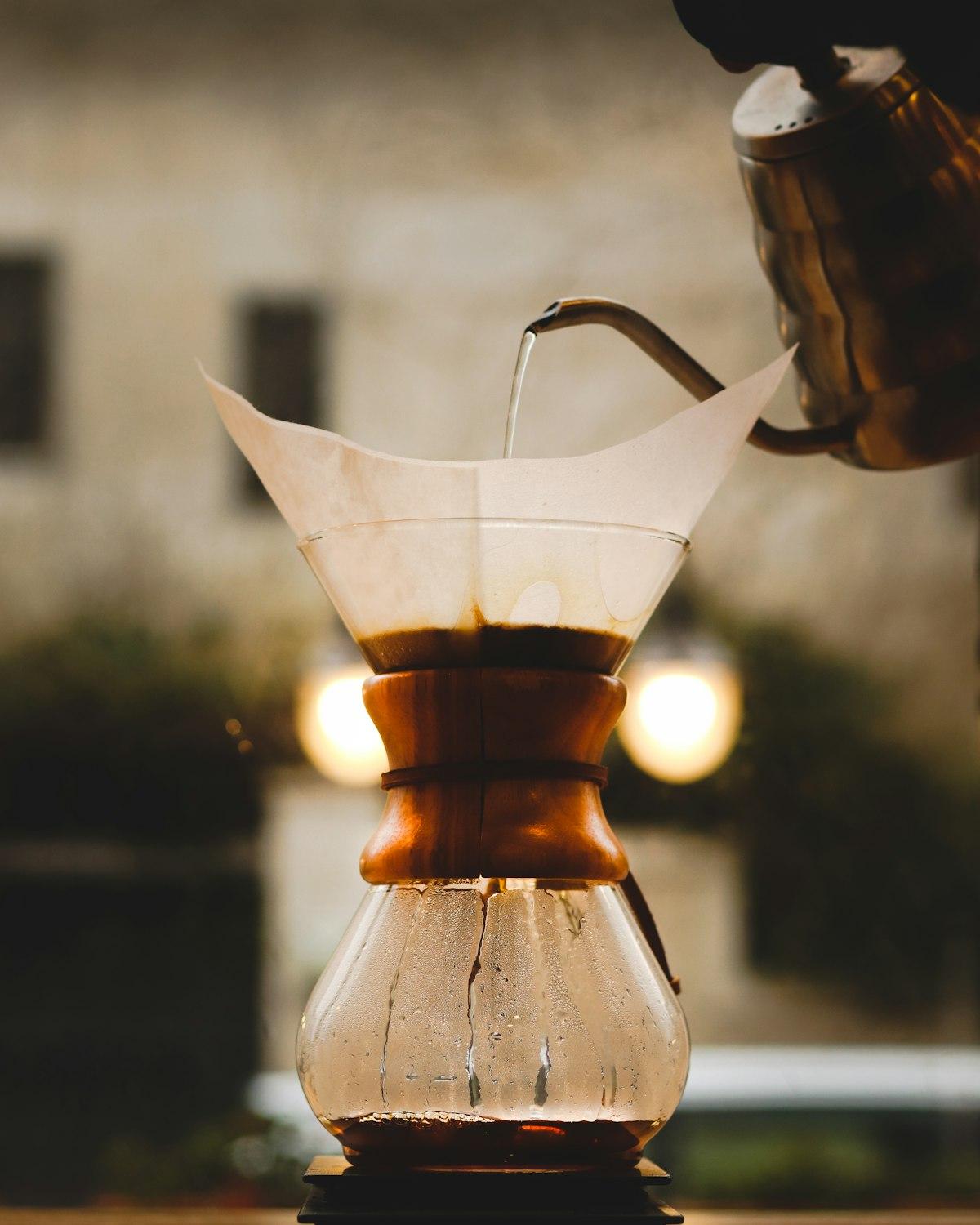 Chemex: Guida al Metodo Filtro più Iconico